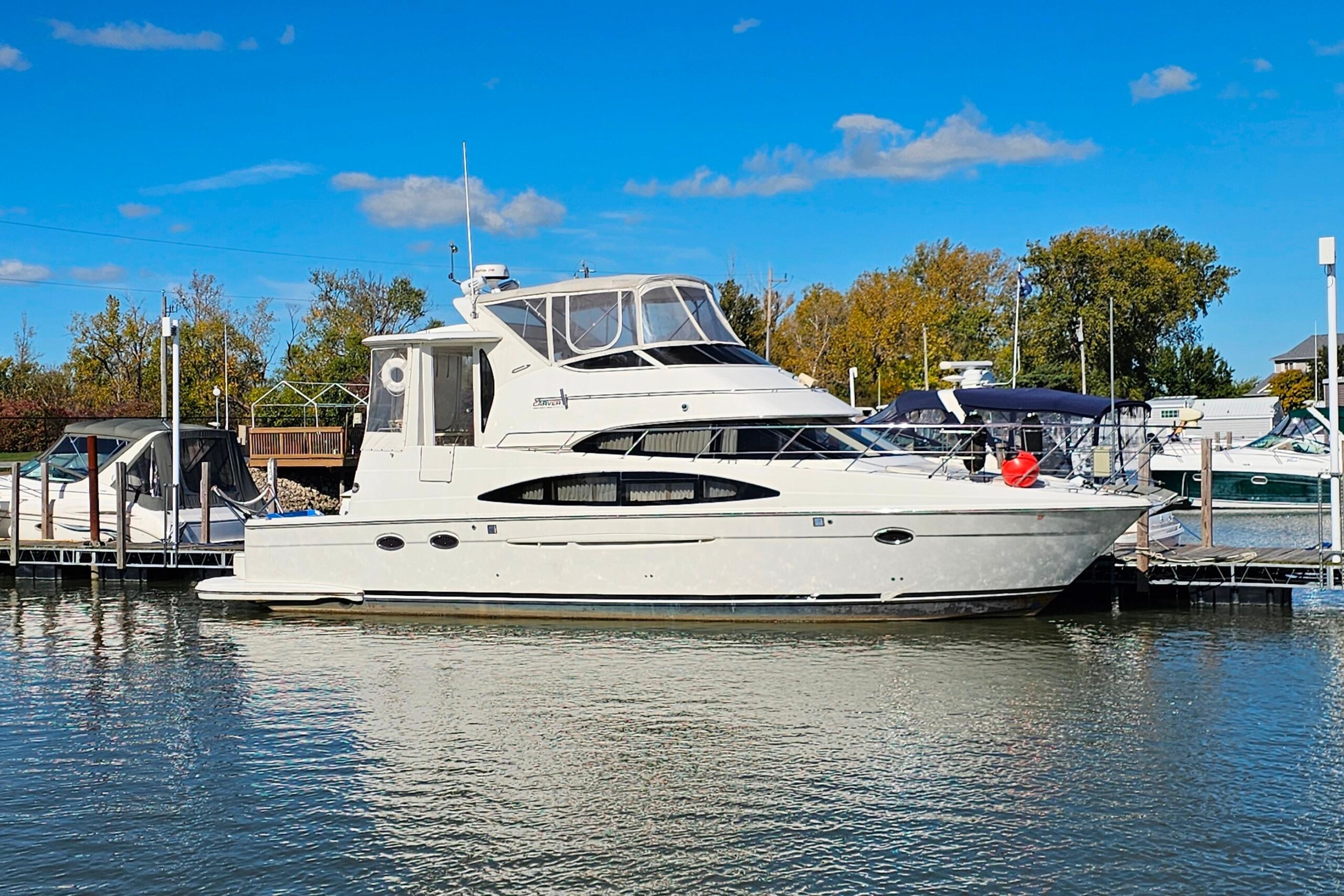 2004 Carver 444 Cockpit Motor Yacht