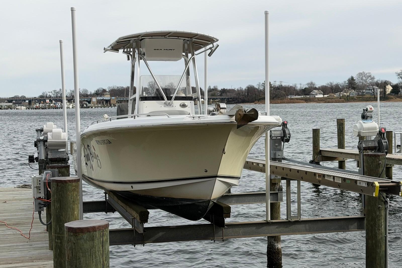 2009 Sea Hunt Ultra 232