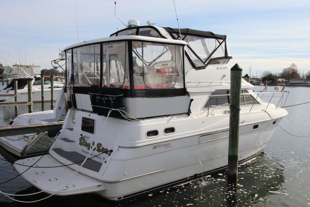 1997 Cruisers Yachts 3650 Motoryacht