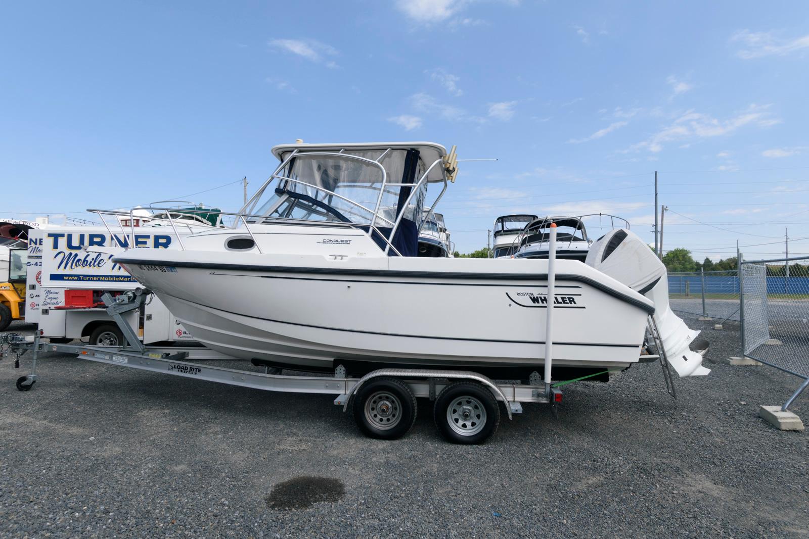 2001 Boston Whaler 23 Conquest