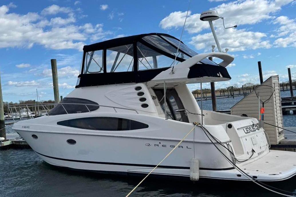 2005 Regal Commodore 3880