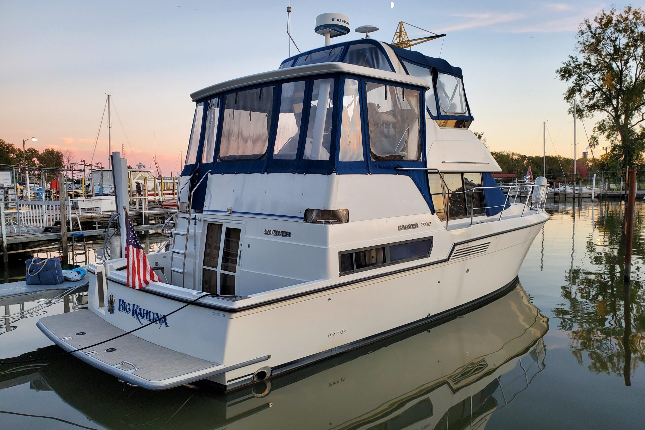 1994 Carver 390 Cockpit Motor Yacht