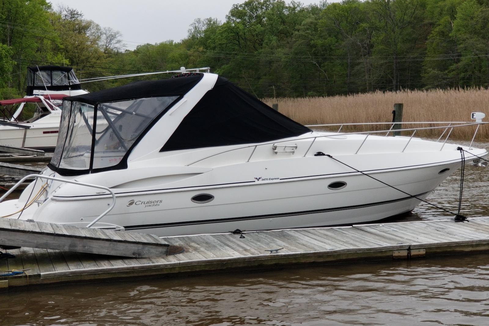 2003 Cruisers Yachts 3470 Express