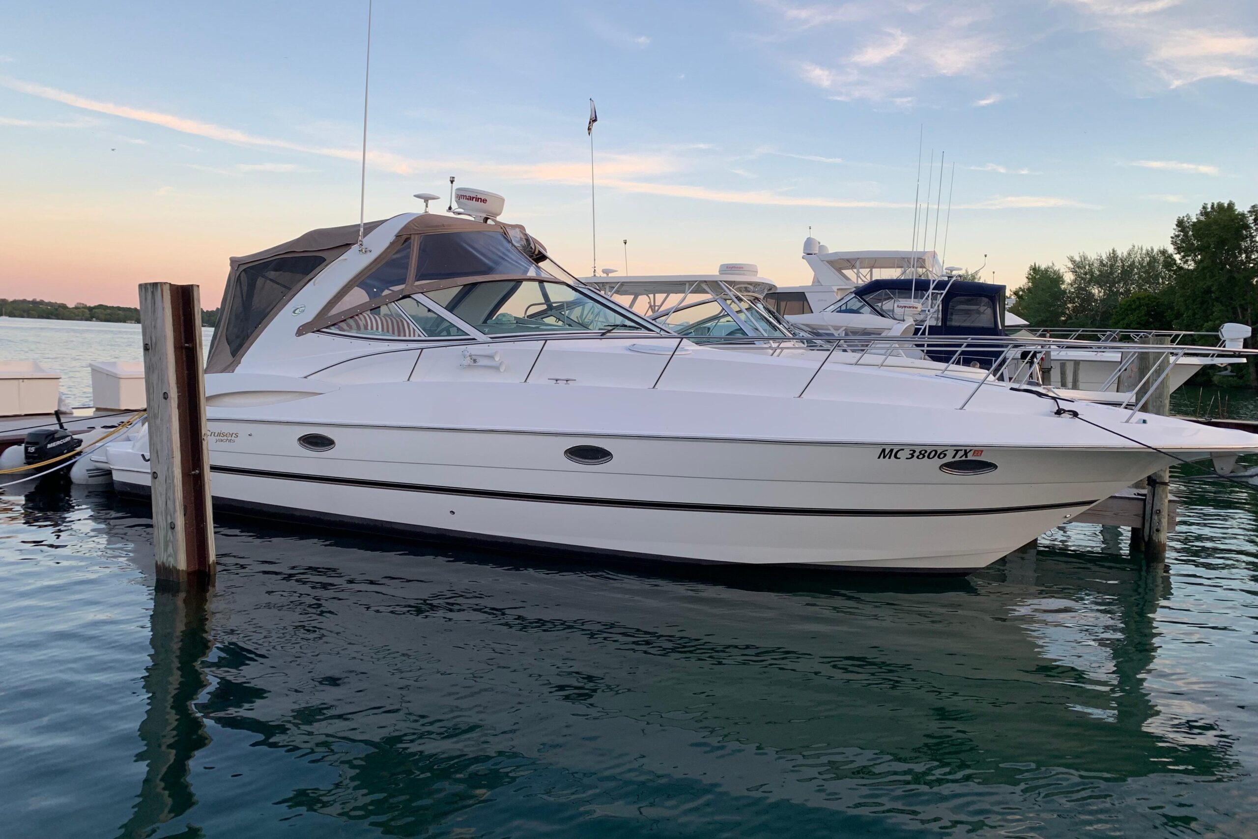 2004 Cruisers Yachts 340 Express
