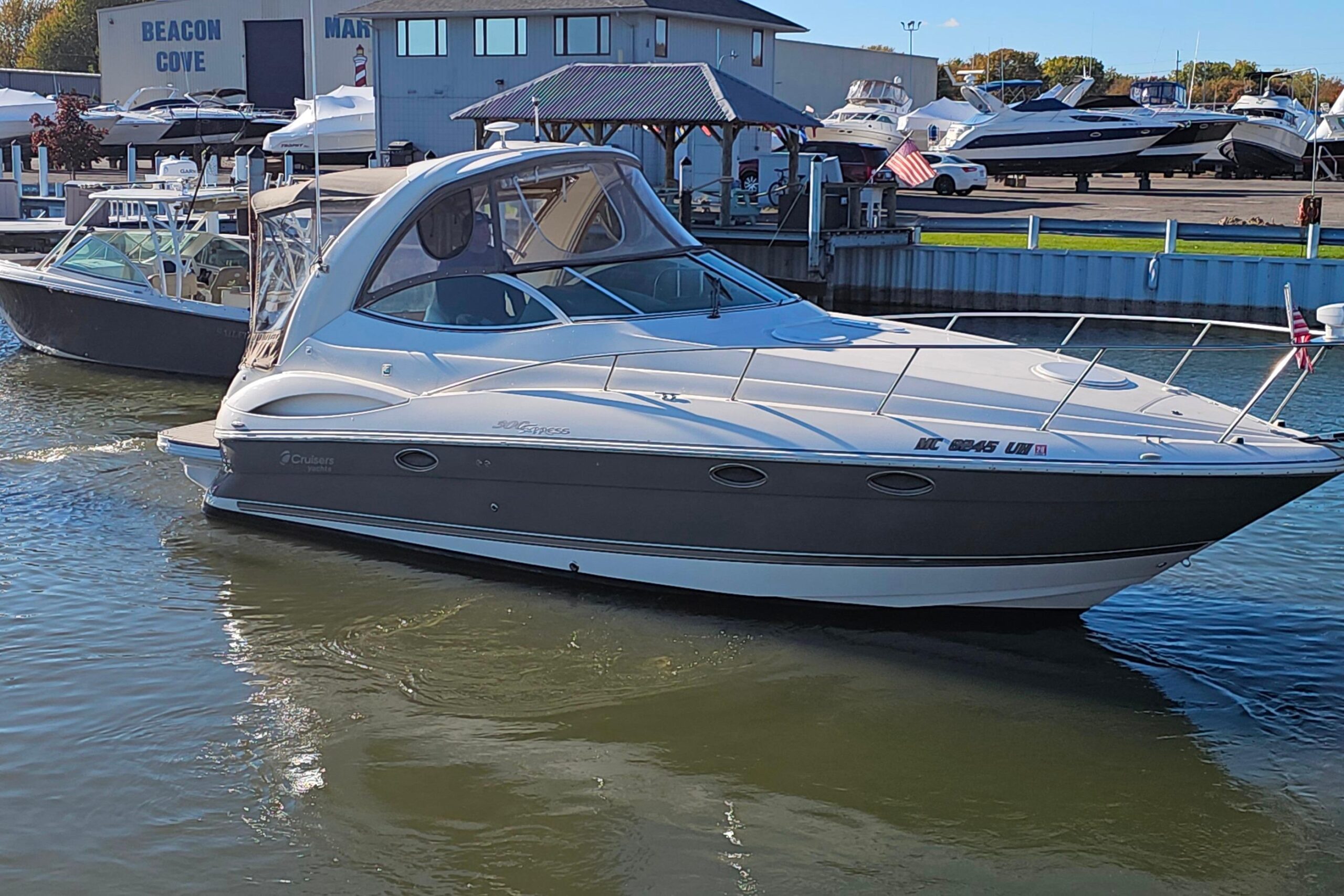 2006 Cruisers Yachts 300 Express