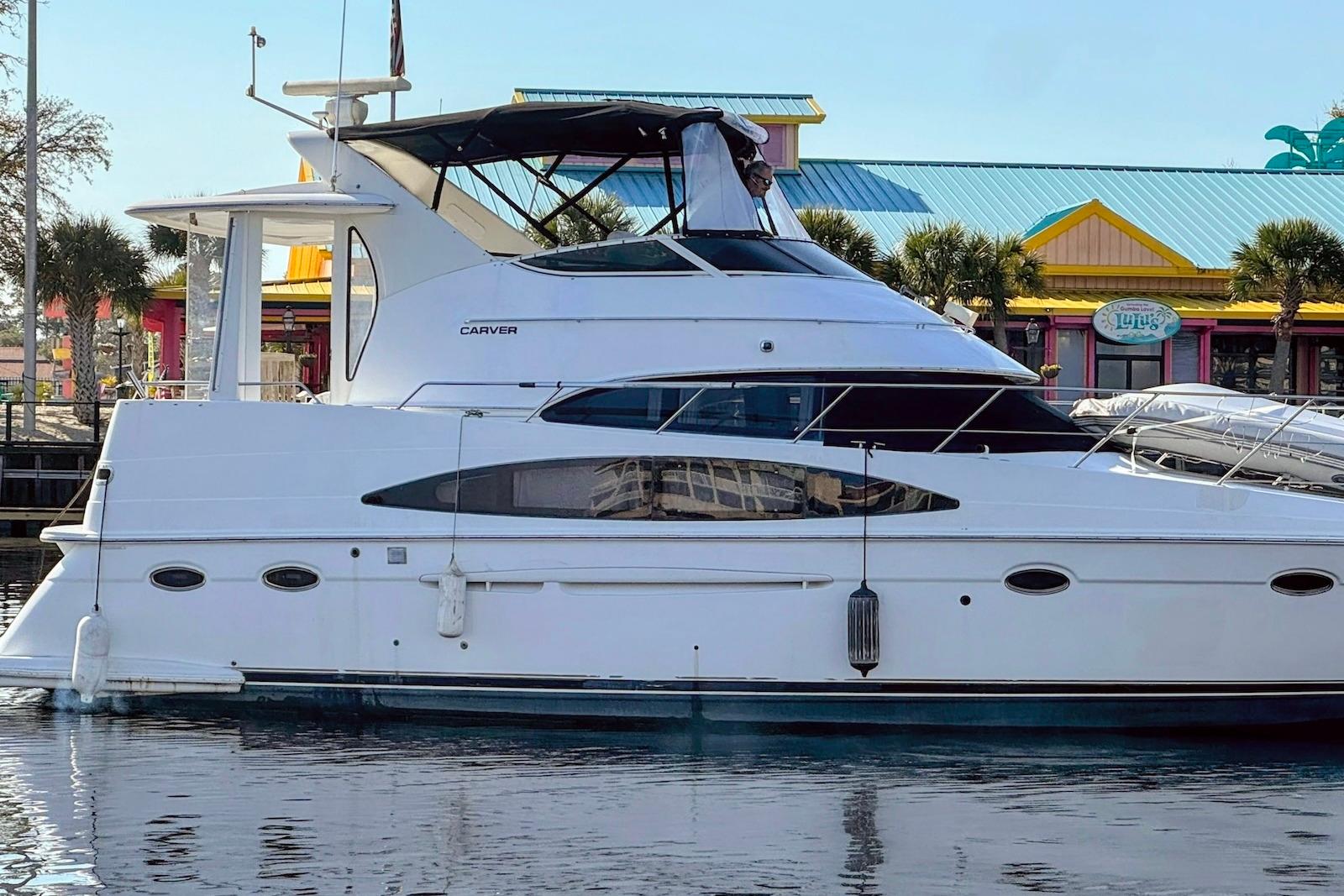 2000 Carver 396 Motor Yacht
