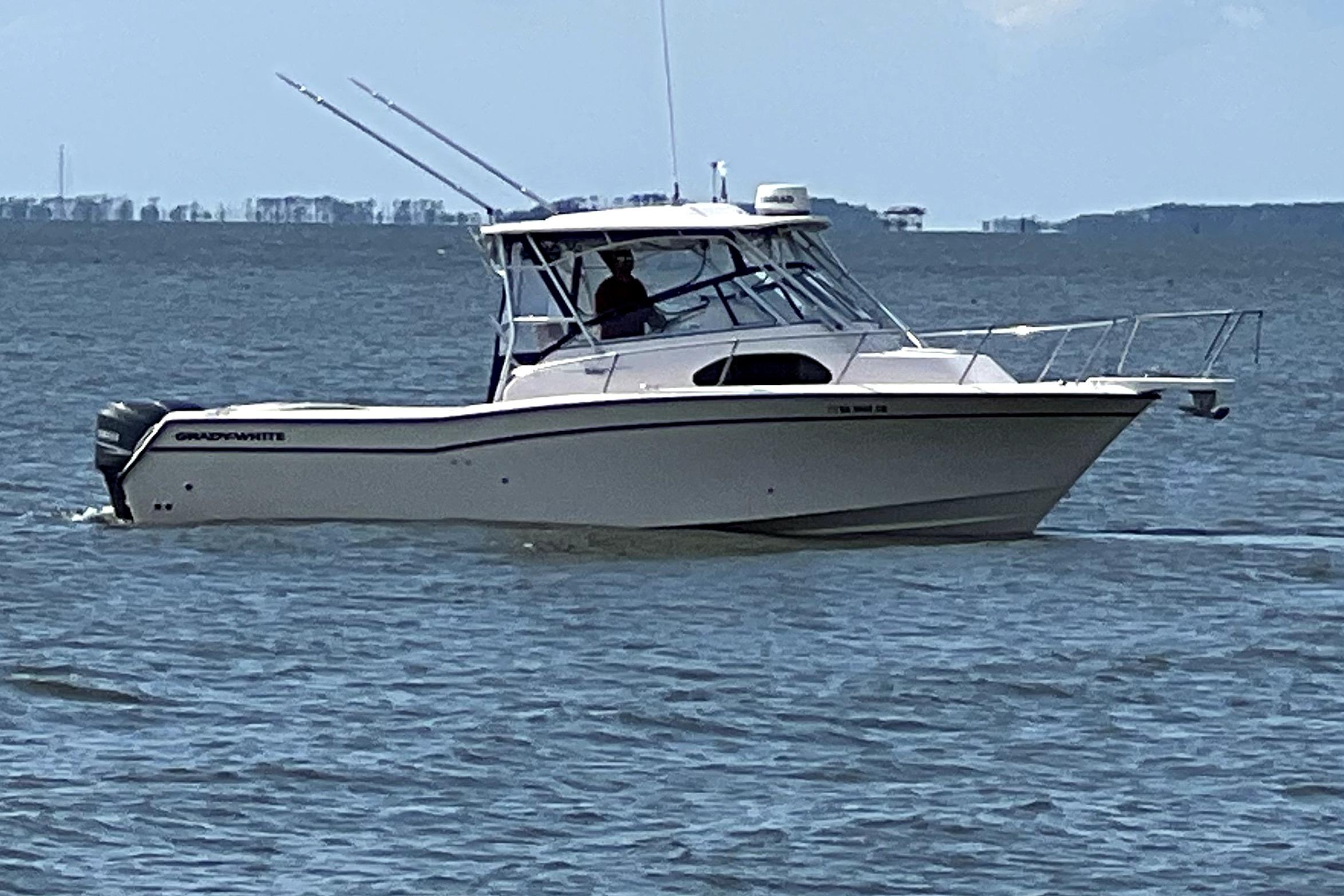 2005 Grady-White Marlin 300