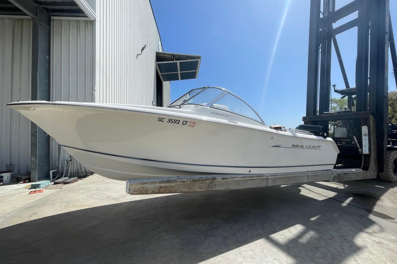 2013 Sea Hunt Escape 211 LE