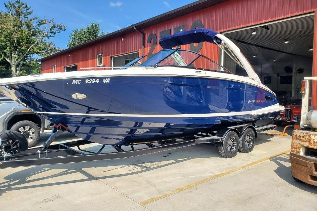 2021 Regal 2800 Bowrider