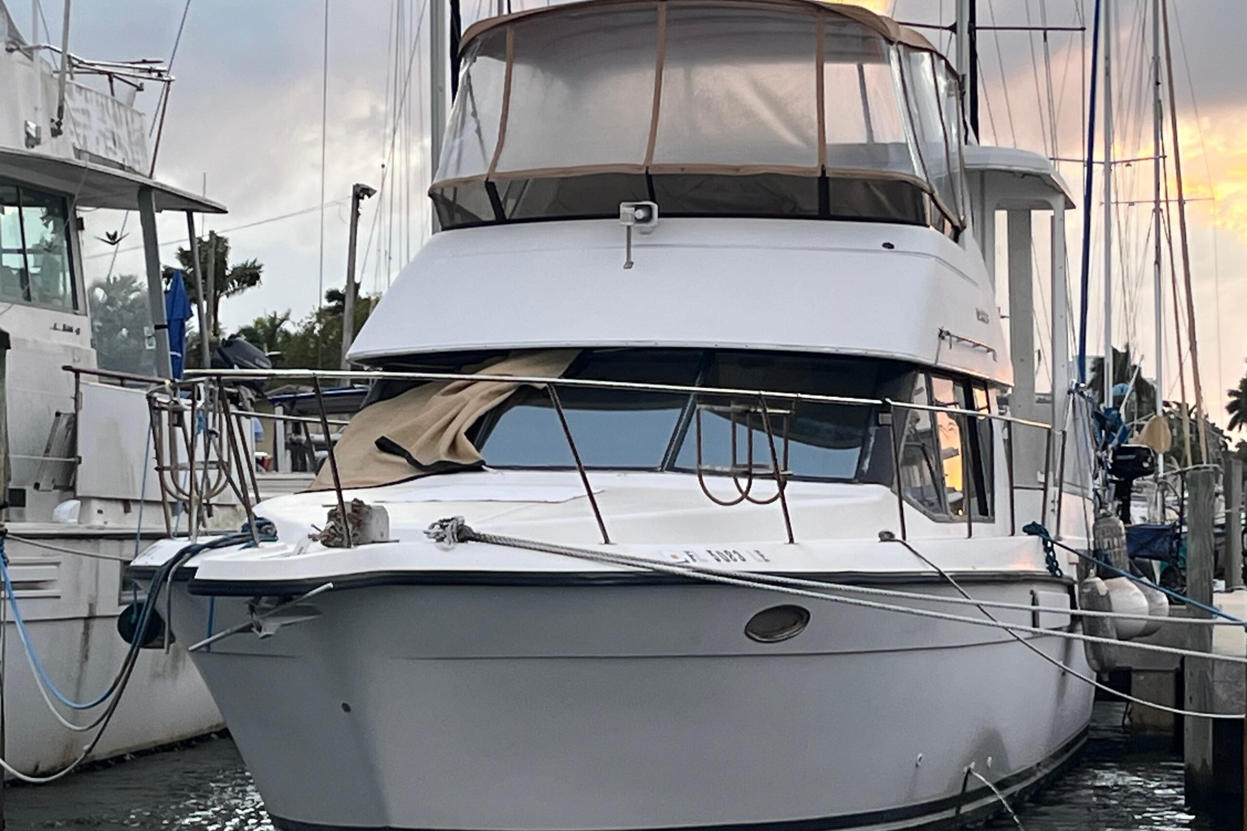 1992 Carver 33 Aft Cabin Motor Yacht