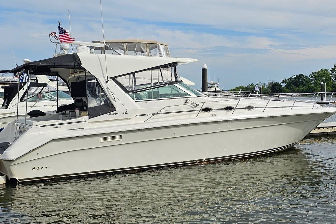 1994 Sea Ray 440 Sundancer
