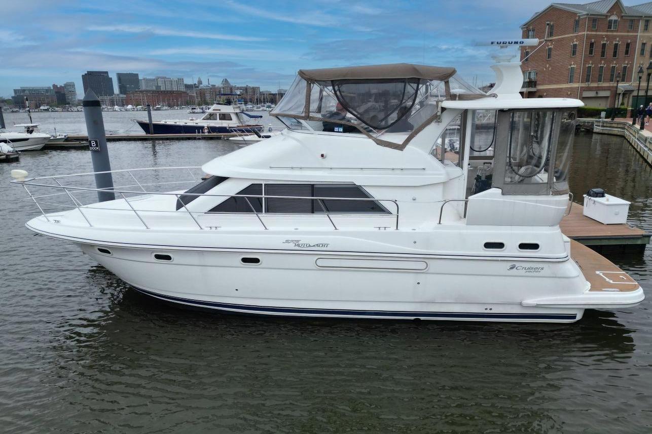 2005 Cruisers Yachts 375 Motoryacht
