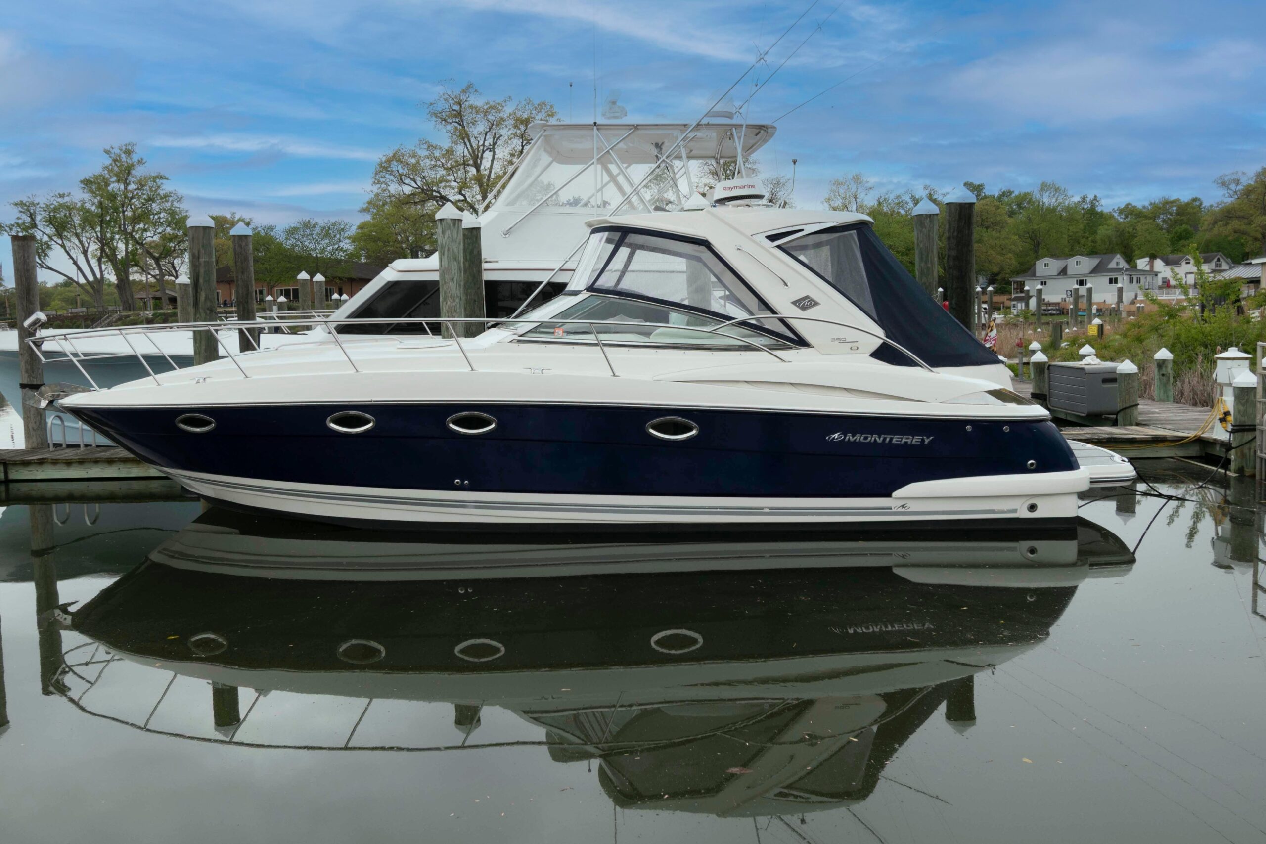 2008 Monterey 350 Sport Yacht