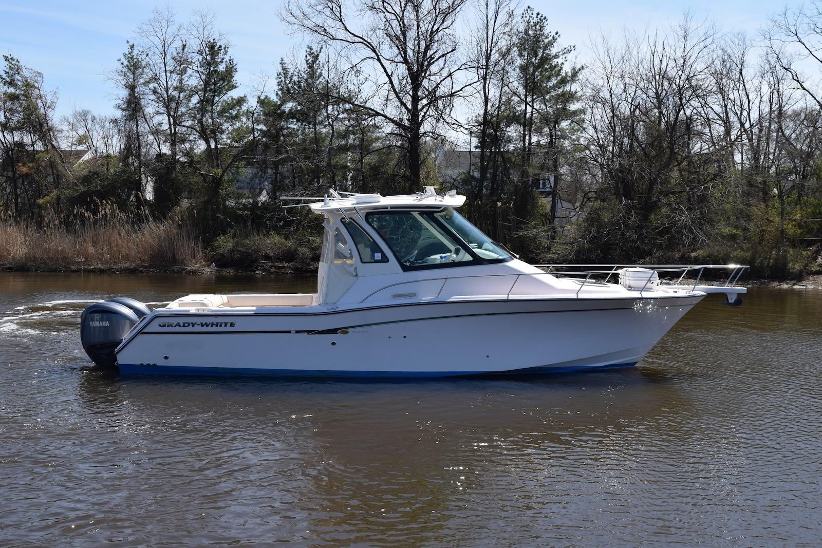 2013 Grady-White Express 330