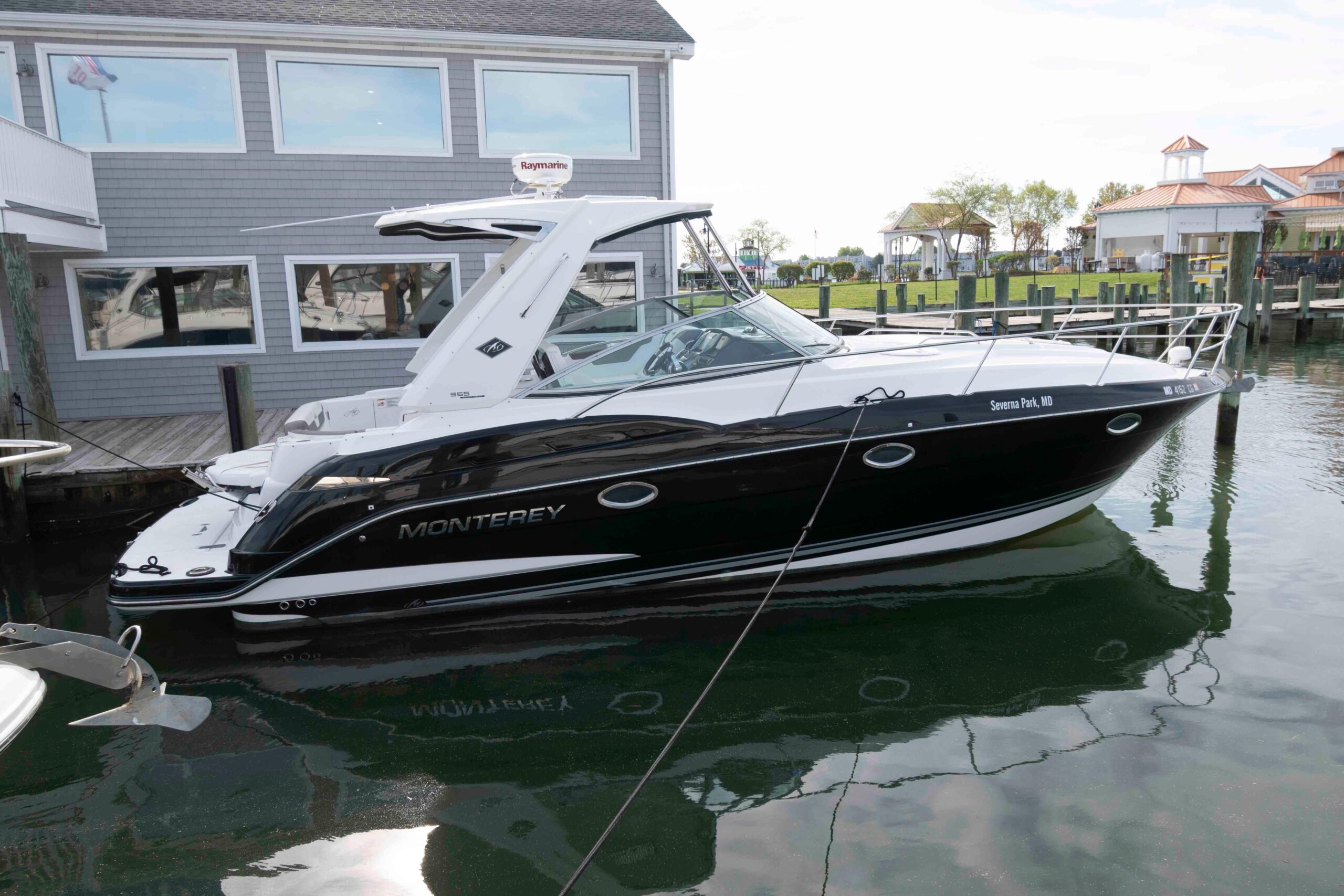 2015 Monterey 355 Sport Yacht