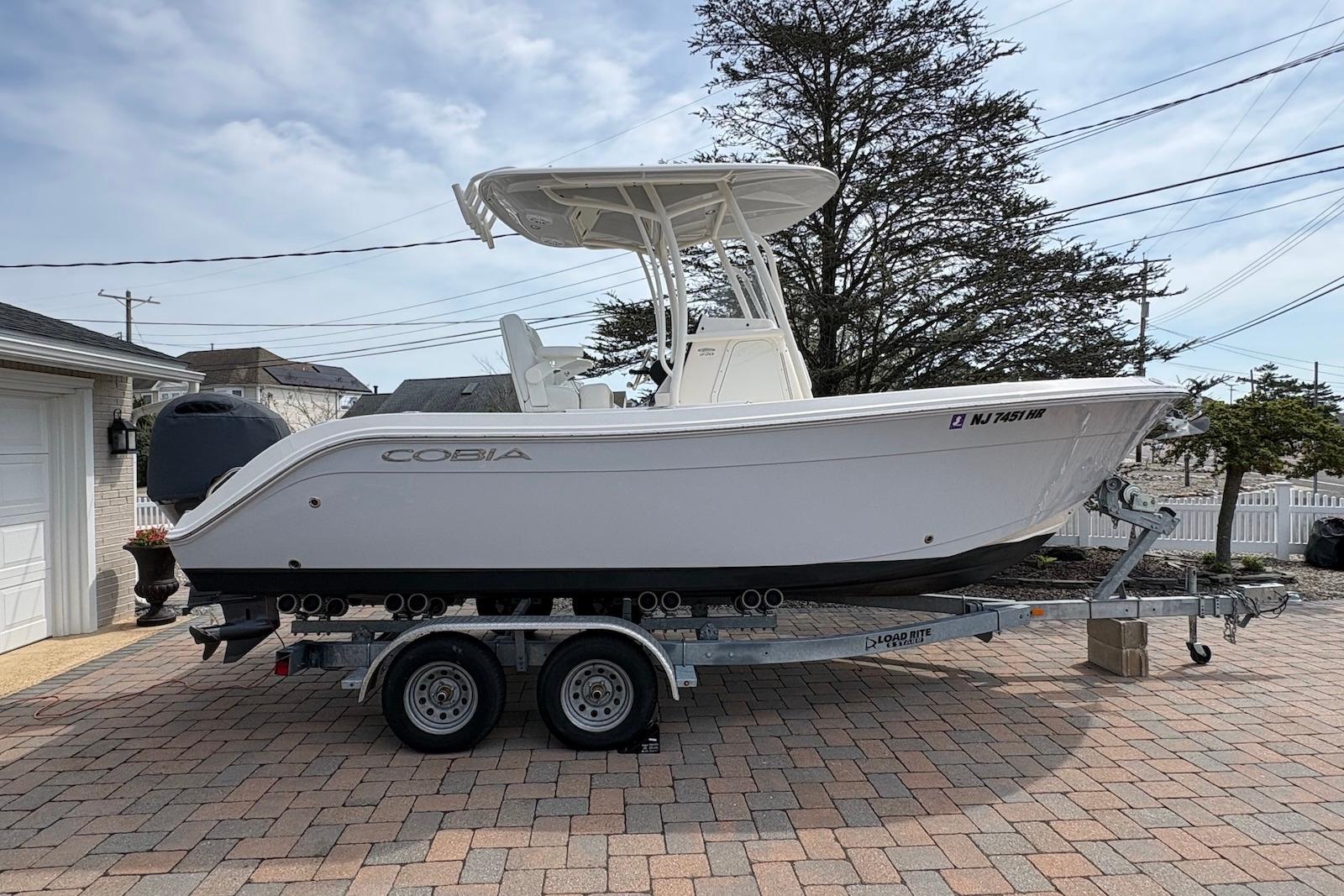 2022 Cobia 220 Center Console