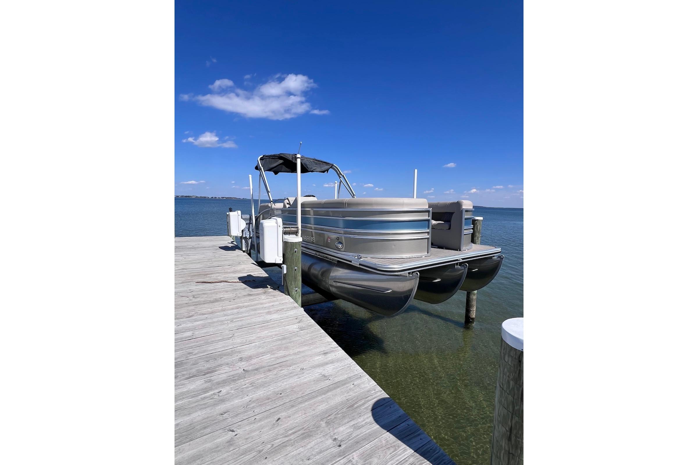 2022 Harris Sunliner 230