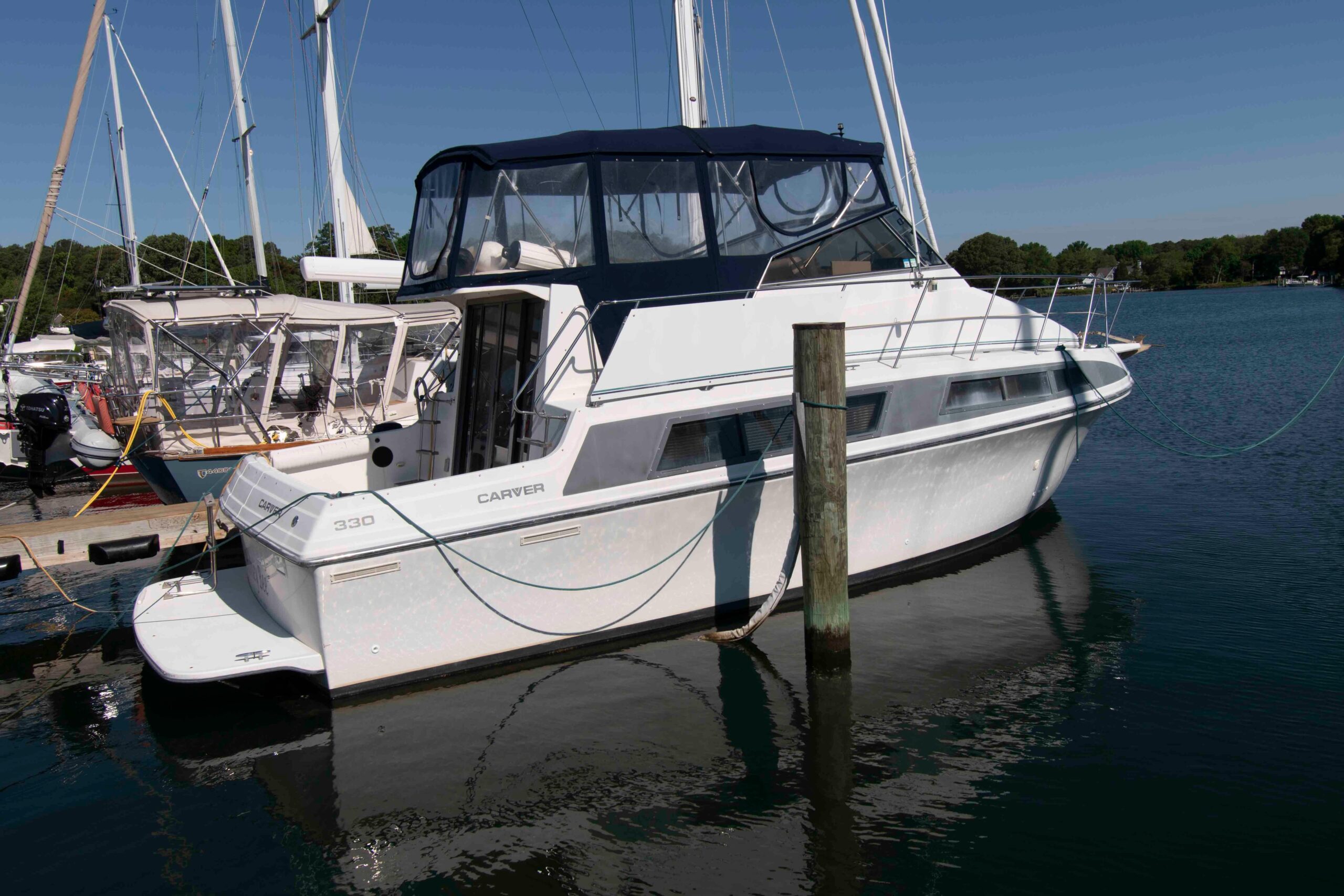 1995 Carver 330 Mariner