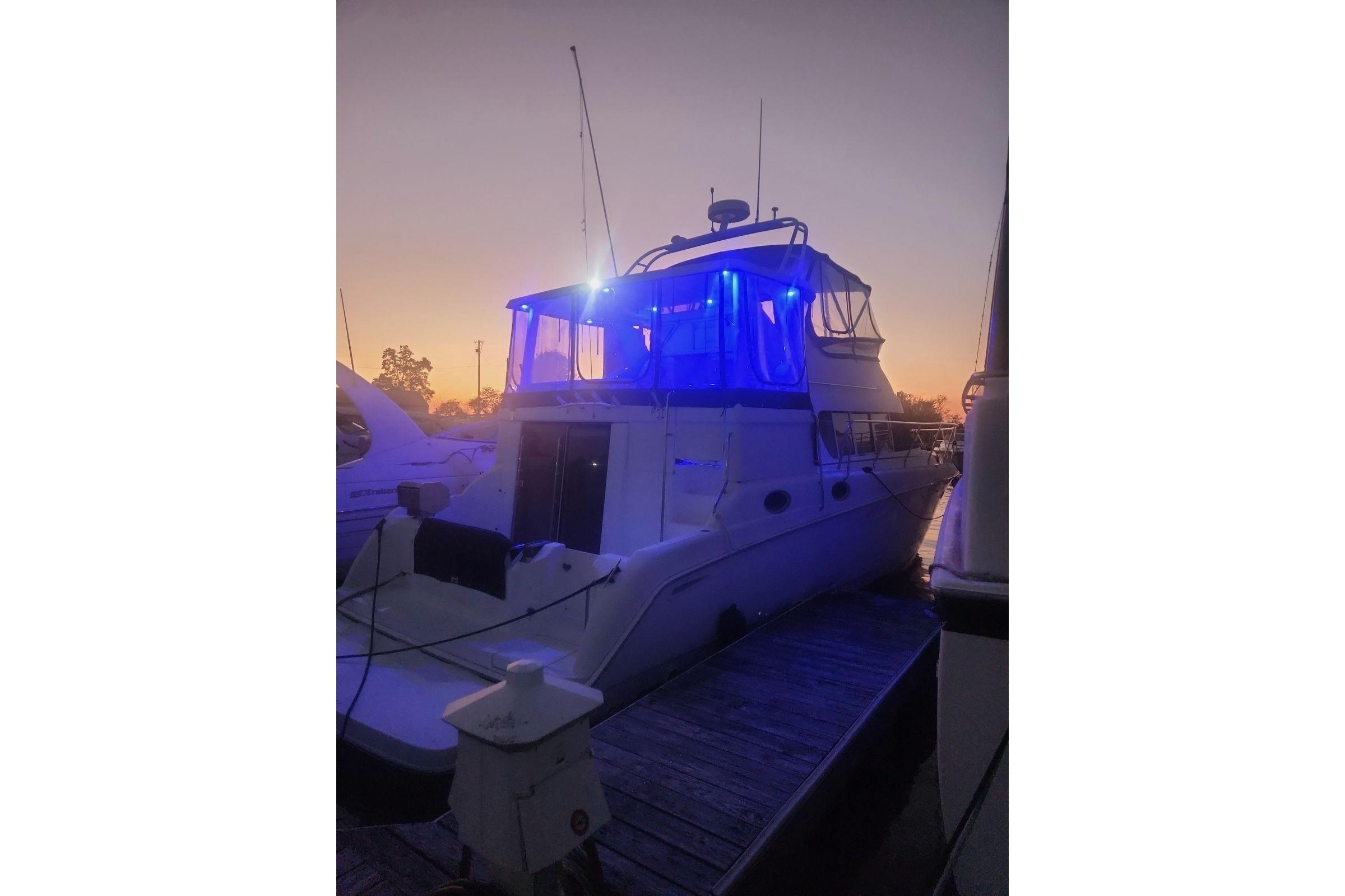 1996 Silverton 442 Cockpit Motor Yacht