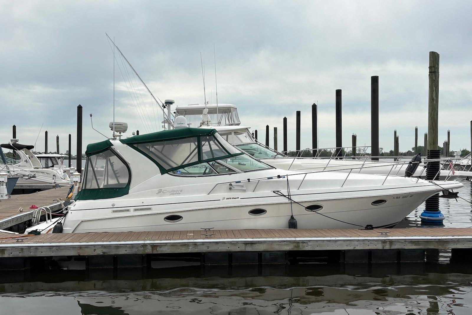 1999 Cruisers Yachts 3375 Esprit