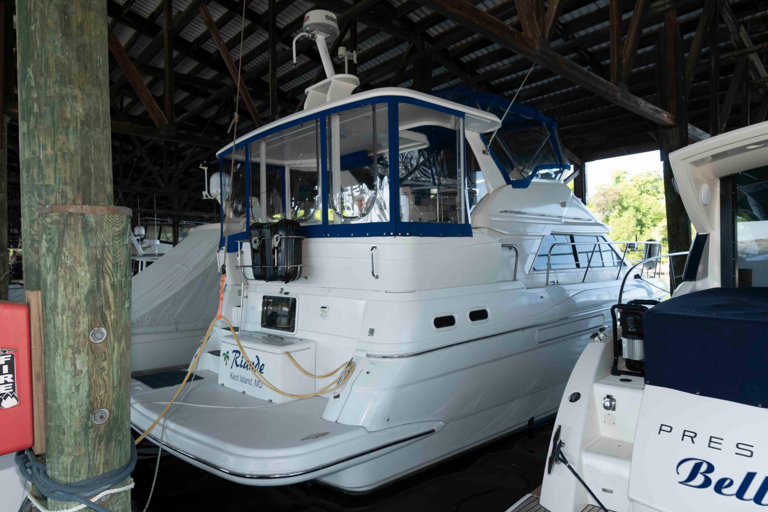 2001 Cruisers Yachts 3750 Motoryacht