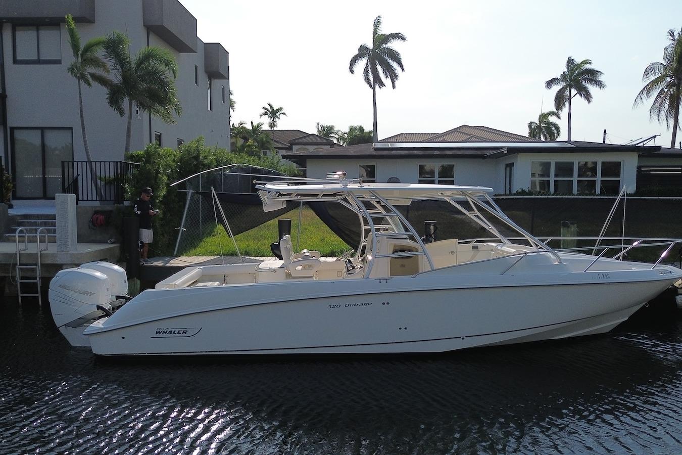 2006 Boston Whaler 320 Outrage