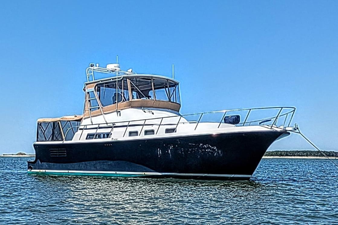 2007 Albin 45 Command Bridge