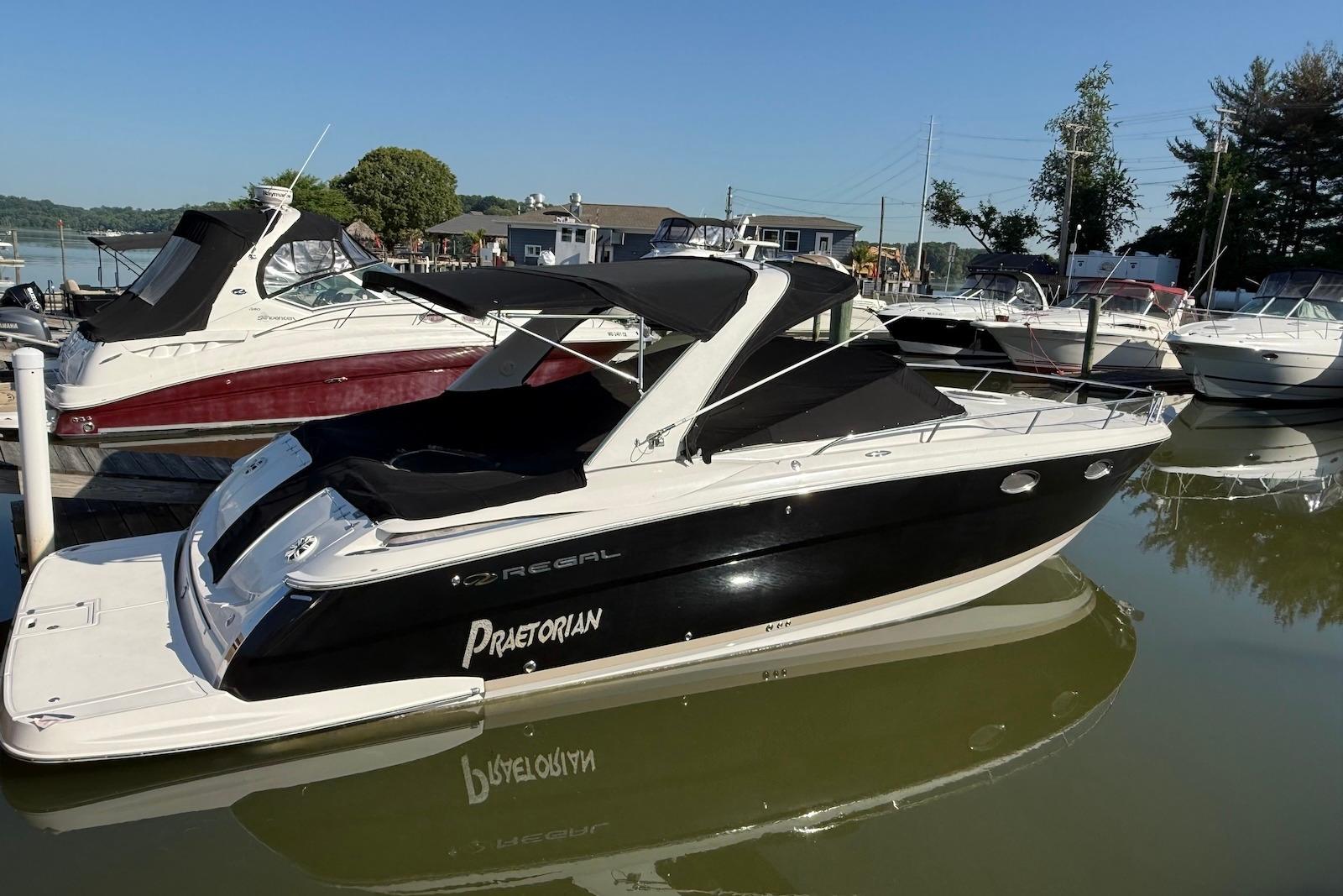 2010 Regal 3350 Cuddy
