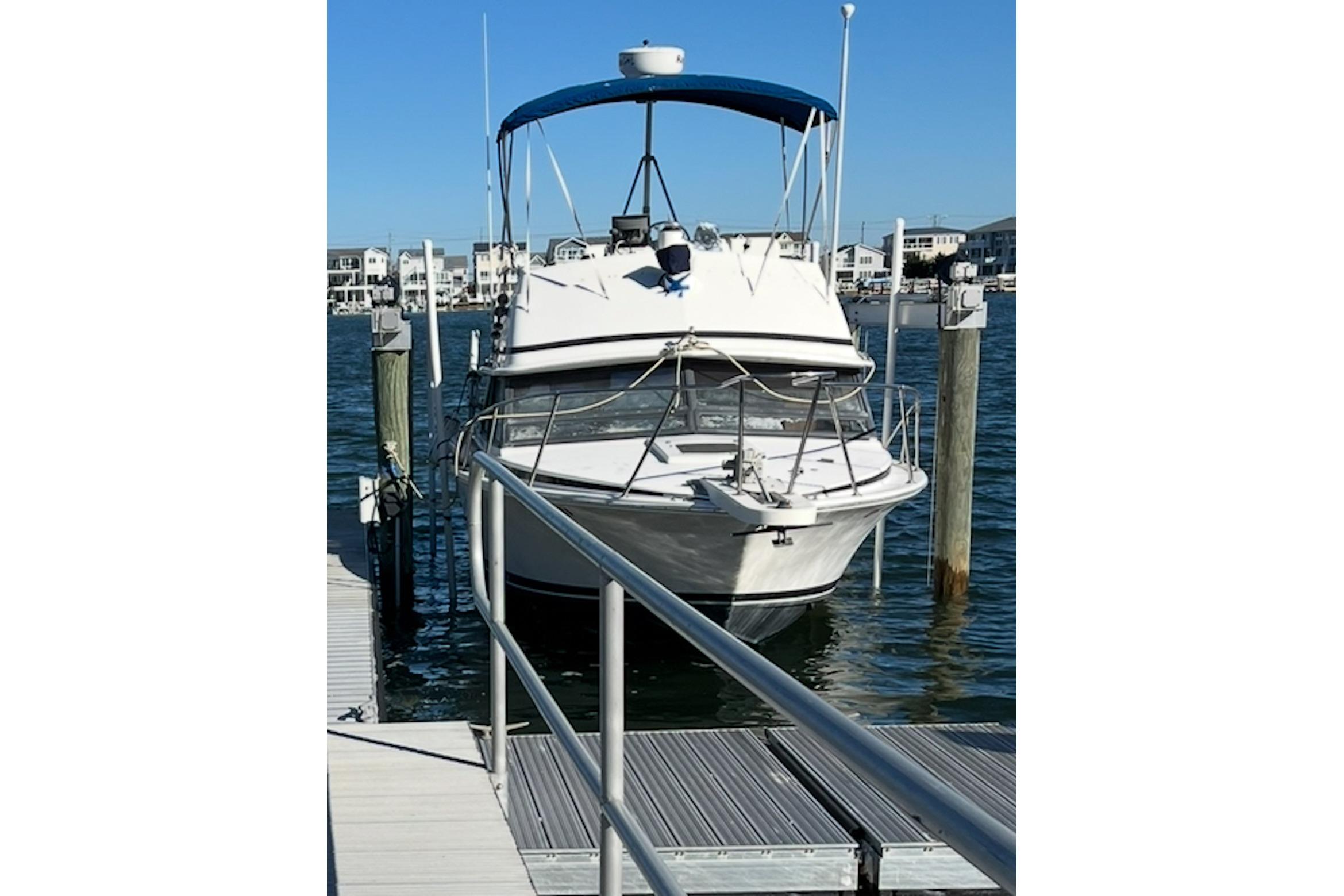 1989 Bertram 28 Flybridge Cruiser