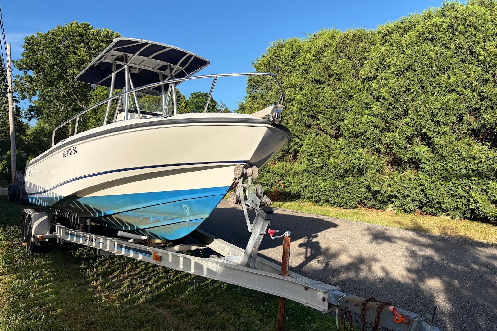 2005 Boston Whaler 210 Outrage