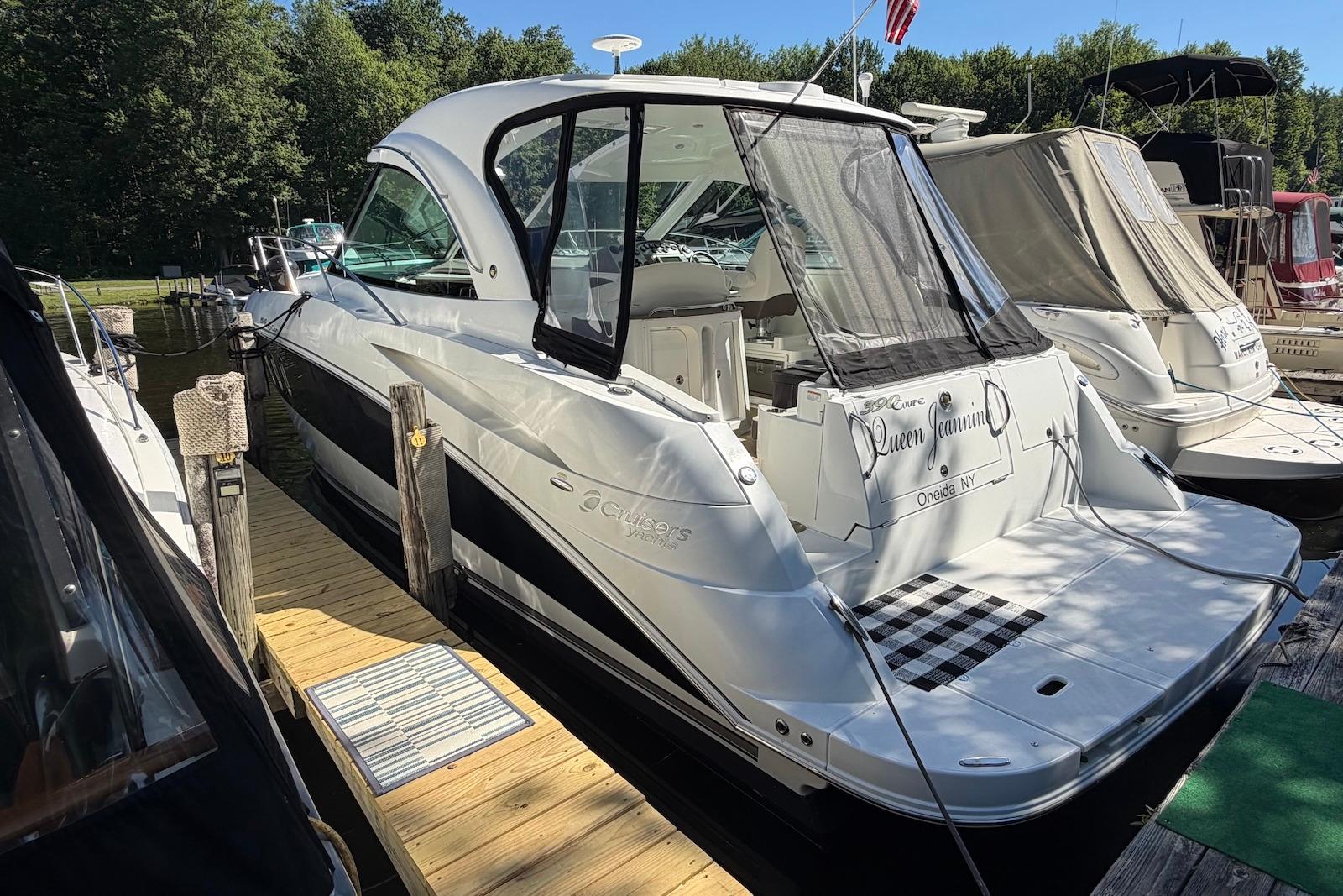 2009 Cruisers Yachts 390 Sports Coupe