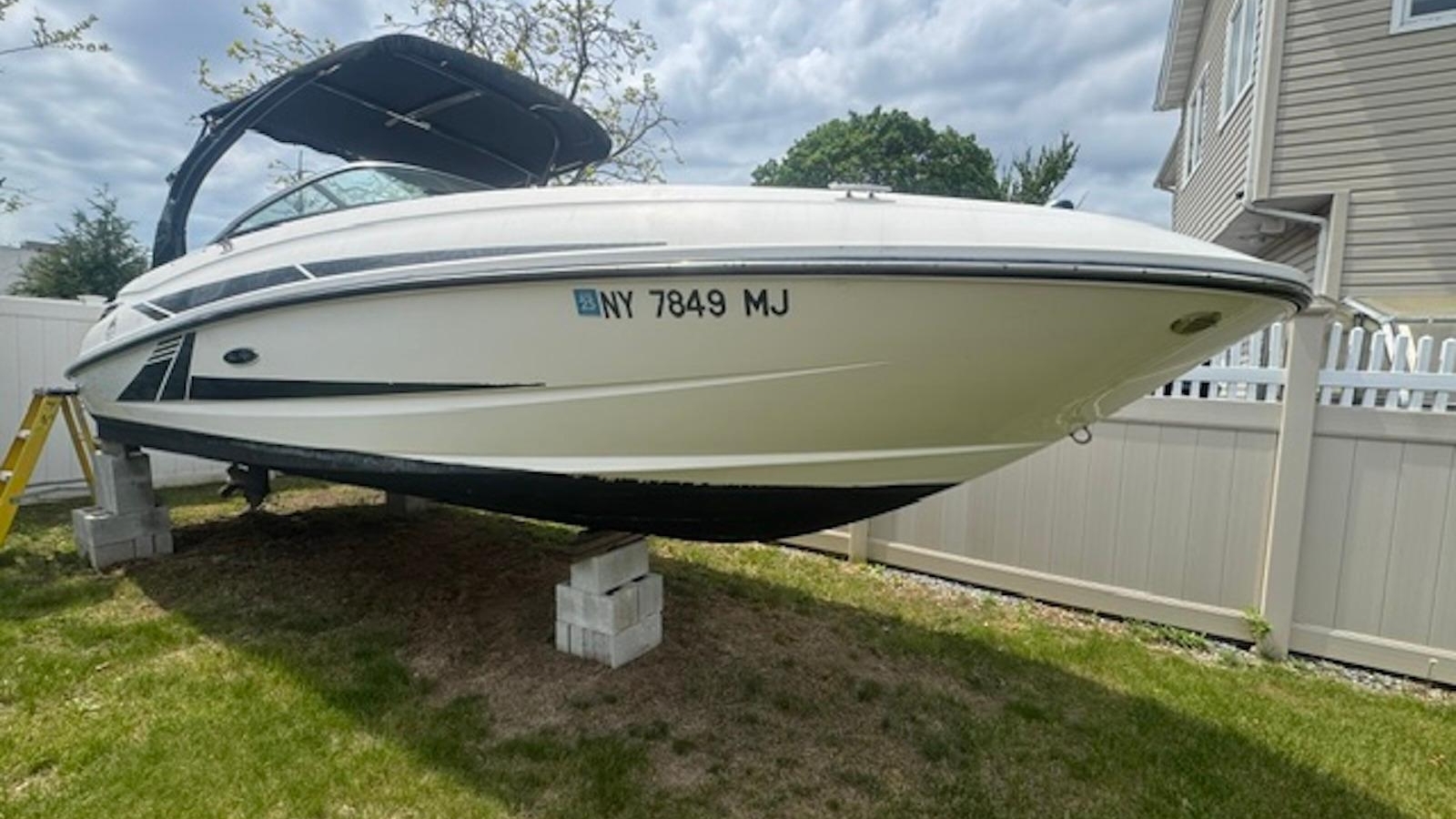 2013-sea-ray-240-sundeck-power-8931542-20260611072435770-1.jpg