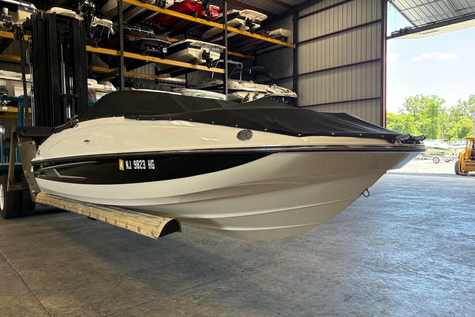 2014 Bayliner 215 Deck Boat