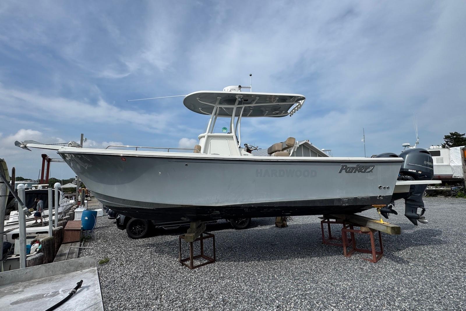 2019 Parker 2501 Center Console