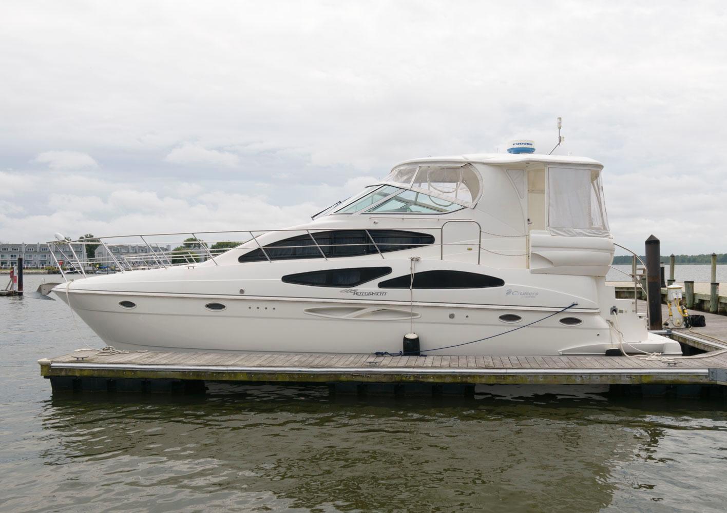 2005 Cruisers Yachts 405 Express Motoryacht