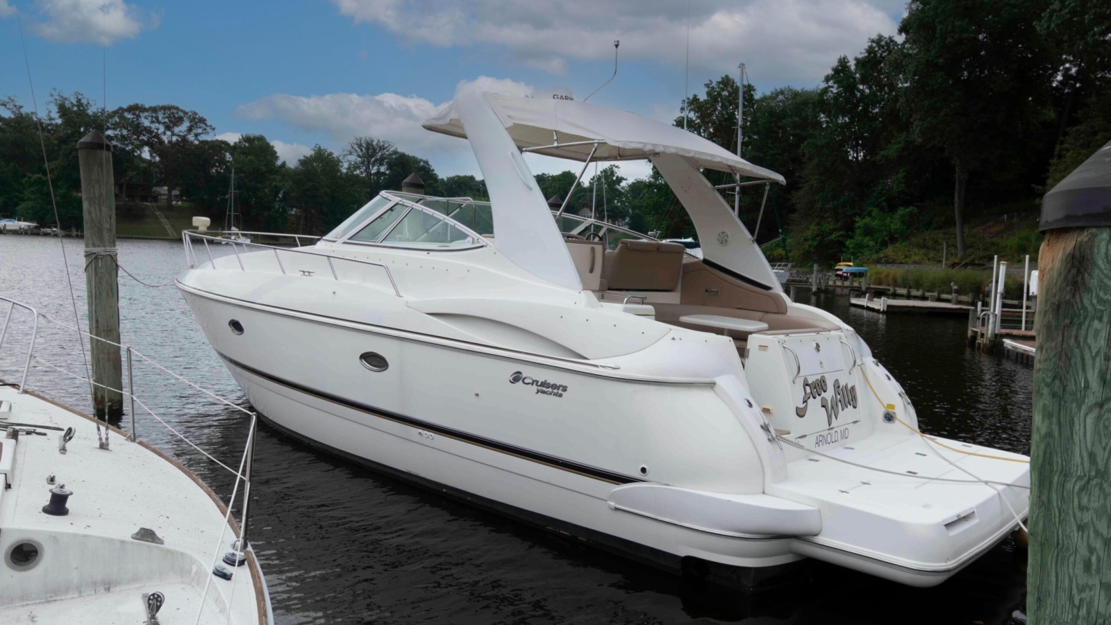 2001-cruisers-yachts-3672-express-power-10252814-20260721134305673-1.jpg