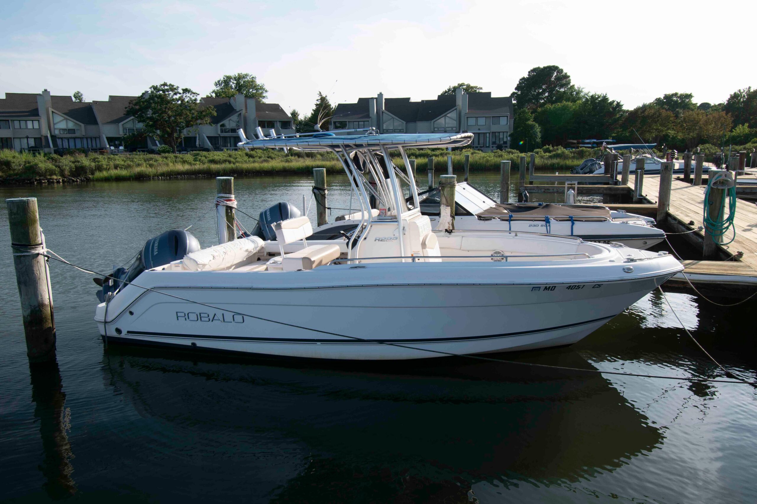 2016 Robalo R222 Center Console